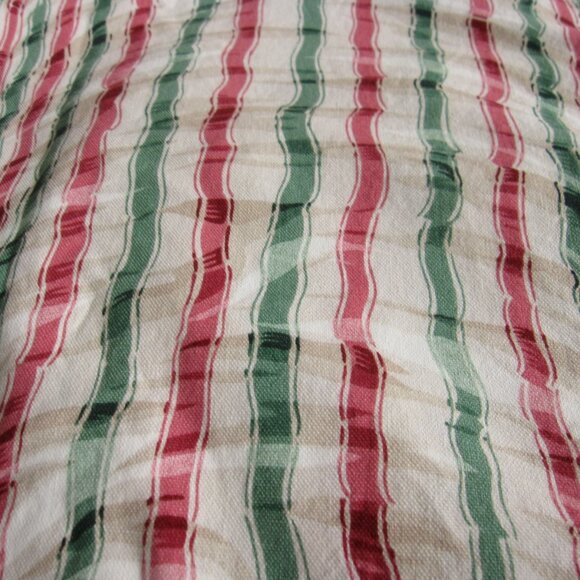 P Kaufmann Fabric Red Green Cream Wavy Ribbon Stripe 5+ Yards CHRISTMAS PROJECTS - Picture 1 of 5